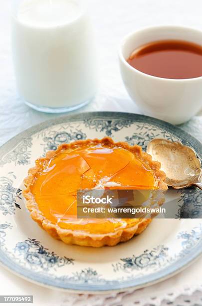 Snack Mit Tee Und Tart Stockfoto und mehr Bilder von Funktionsuntüchtig - Funktionsuntüchtig, Crème brûlée, Karamelisiert