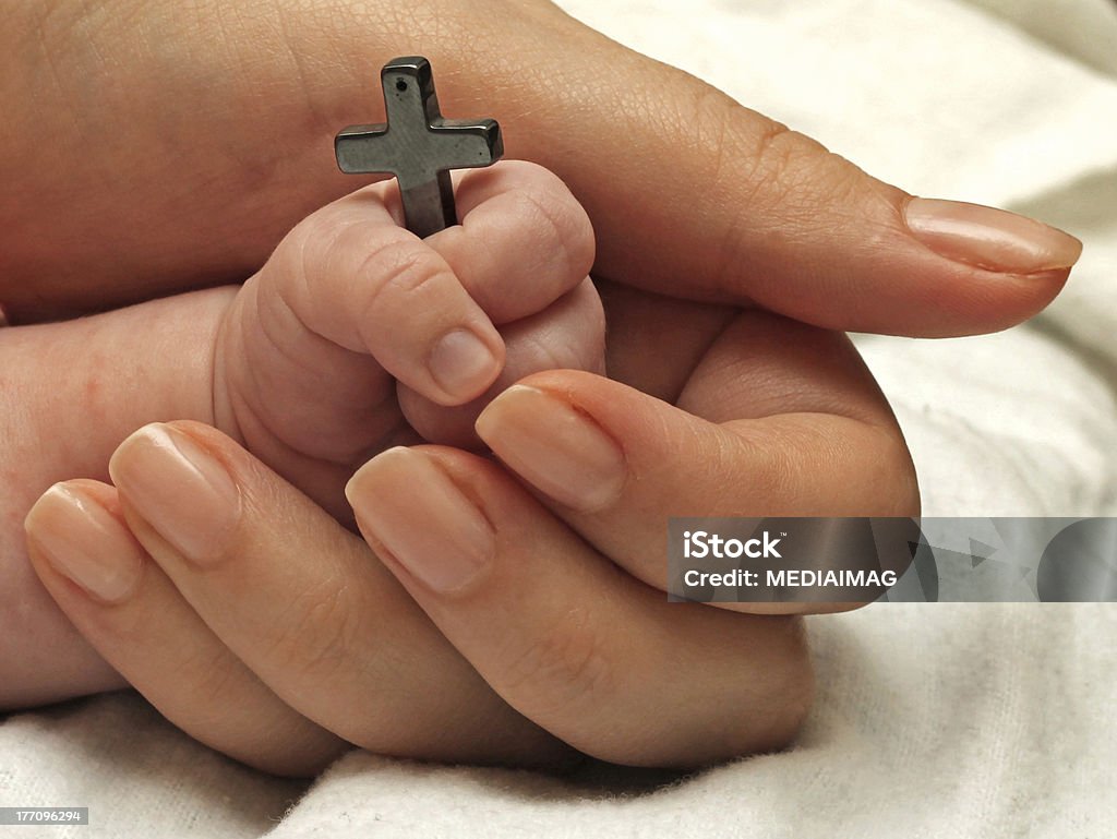 Il little christian - Foto stock royalty-free di Accudire