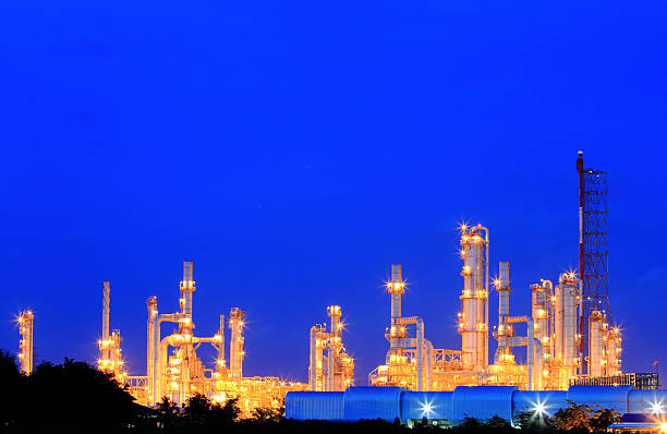 istock Oil refinery at twilight 177096881