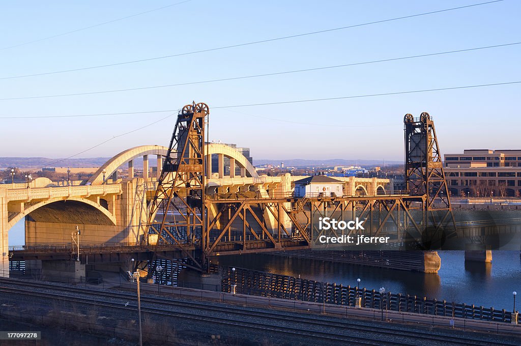 Wznoszenie pionowe Bridge i Robert Street w Saint Paul - Zbiór zdjęć royalty-free (Union Pacific Railroad)