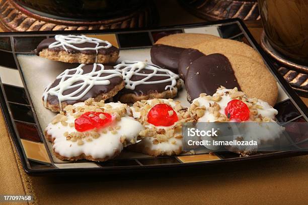 Pliki Cookie - zdjęcia stockowe i więcej obrazów Biała czekolada - Biała czekolada, Chrupkie ciasto, Ciasteczko