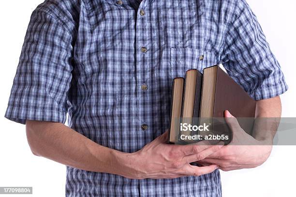 Foto de Homens Segurando Um Três Livros e mais fotos de stock de Adulto - Adulto, Azul, Camisas