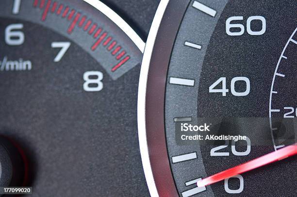 Carro De Velocidade E Tachometer - Fotografias de stock e mais imagens de Carro - Carro, Comércio - Consumismo, Conduzir