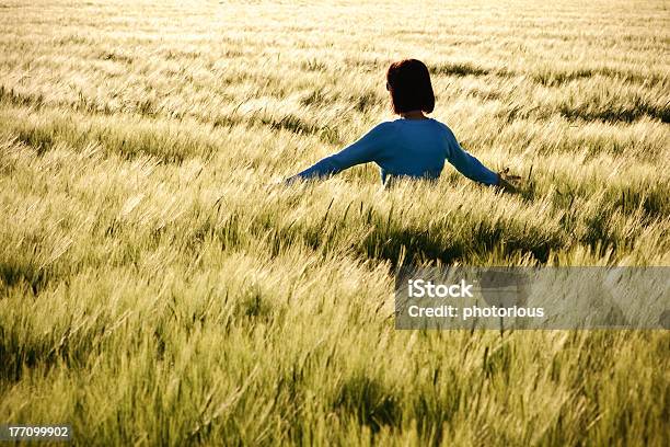 Libertà - Fotografie stock e altre immagini di Adolescenza - Adolescenza, Adulto, Agricoltura