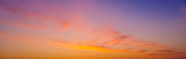 luce solare nel cloud - warmes licht foto e immagini stock