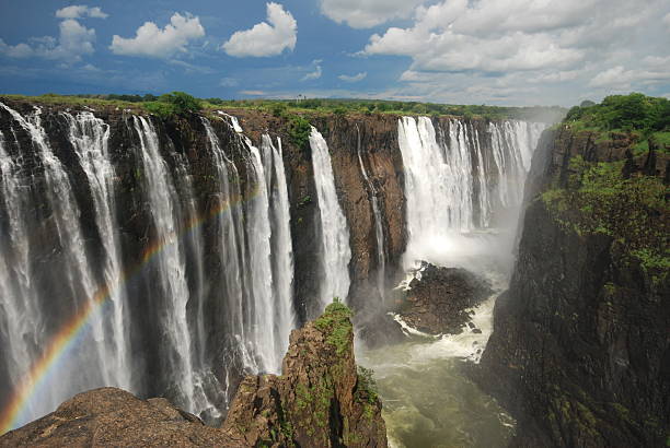 cataratas de victoria, musi-o-tunya - victoria falls waterfall zimbabwe zambia fotografías e imágenes de stock