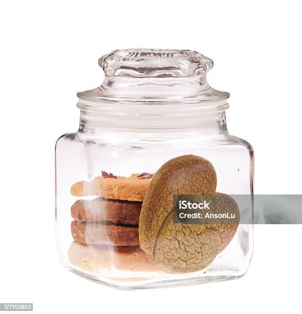 Foto de Dois De Coração Cookies Em Frasco De Vidro Transparente e mais fotos de stock de Pote de Biscoitos