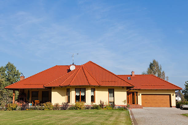 istock Single family white house 177103761