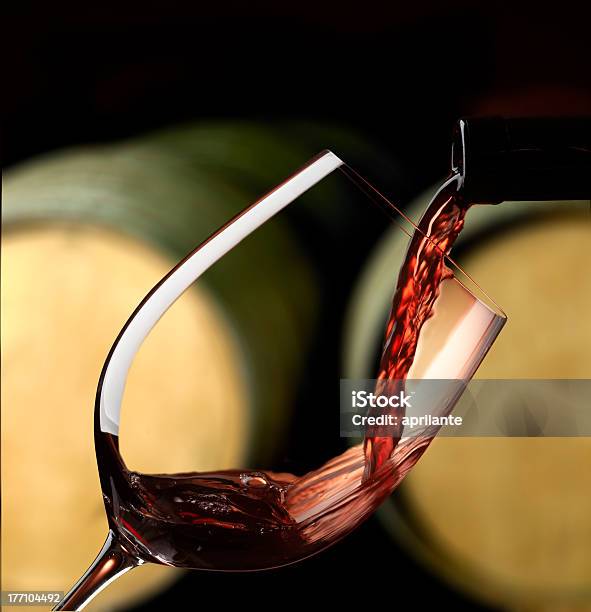 のワイングラス - 酒屋のストックフォトや画像を多数ご用意 - 酒屋, オークの木, グラス