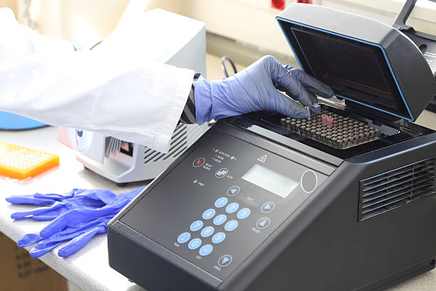 A scientist inserting micro tubes into a PCR machine Detail of thermocycler for PCR dna sequencing gel stock pictures, royalty-free photos & images