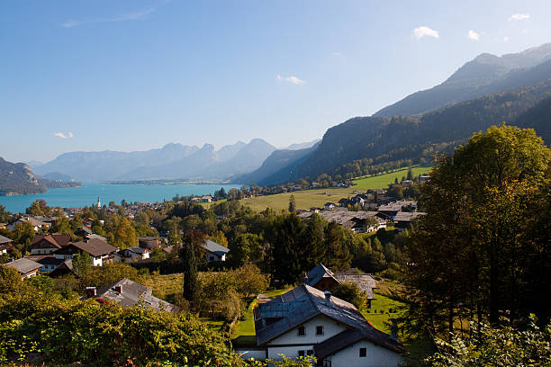 st. gilgen, montagne e il lago - lake amadeus foto e immagini stock