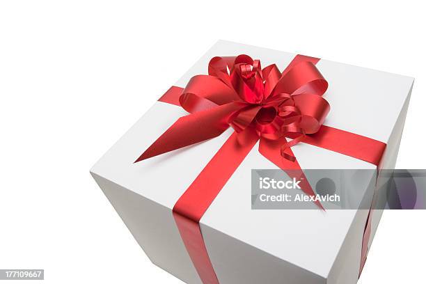 Foto de Caixa De Presente Com Fita Vermelha e mais fotos de stock de Branco - Branco, Caixa de presentes, Comemoração - Evento