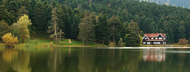 istock Beautiful Lake House 177110488