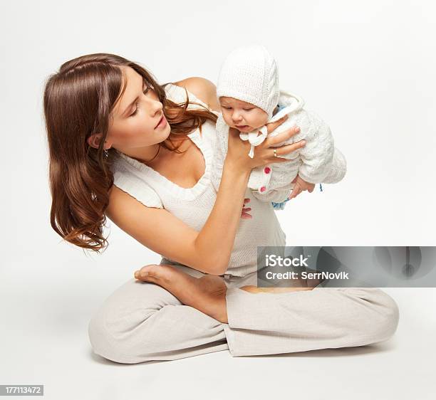 Ejercicio Desde El Primer Día Después De Dar A Luz Foto de stock y más banco de imágenes de 2-5 meses - 2-5 meses, Abrazar, Actividad