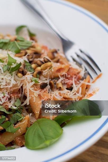 Penne Alla Norma Foto de stock y más banco de imágenes de Aceituna - Aceituna, Aceituna verde, Albahaca