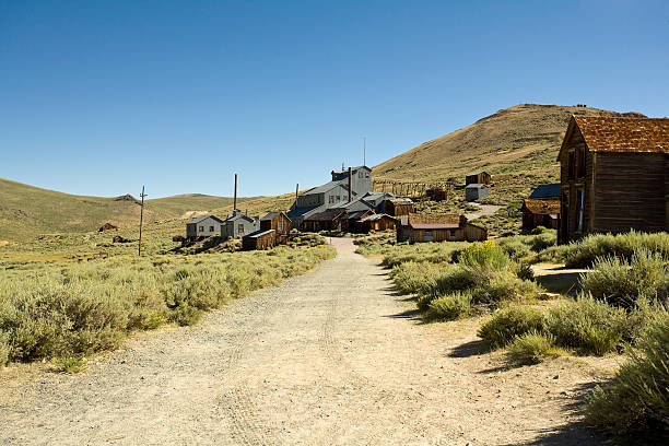 istock Road To The Old Mill 177115634