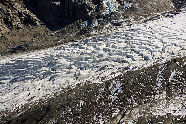glacier de morteratsch - pontresina european alps valley ravine photos et images de collection