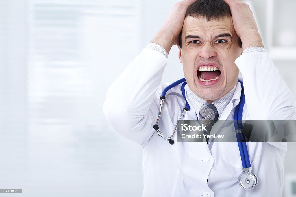 Médico em estresse - Foto de stock de Doutor royalty-free