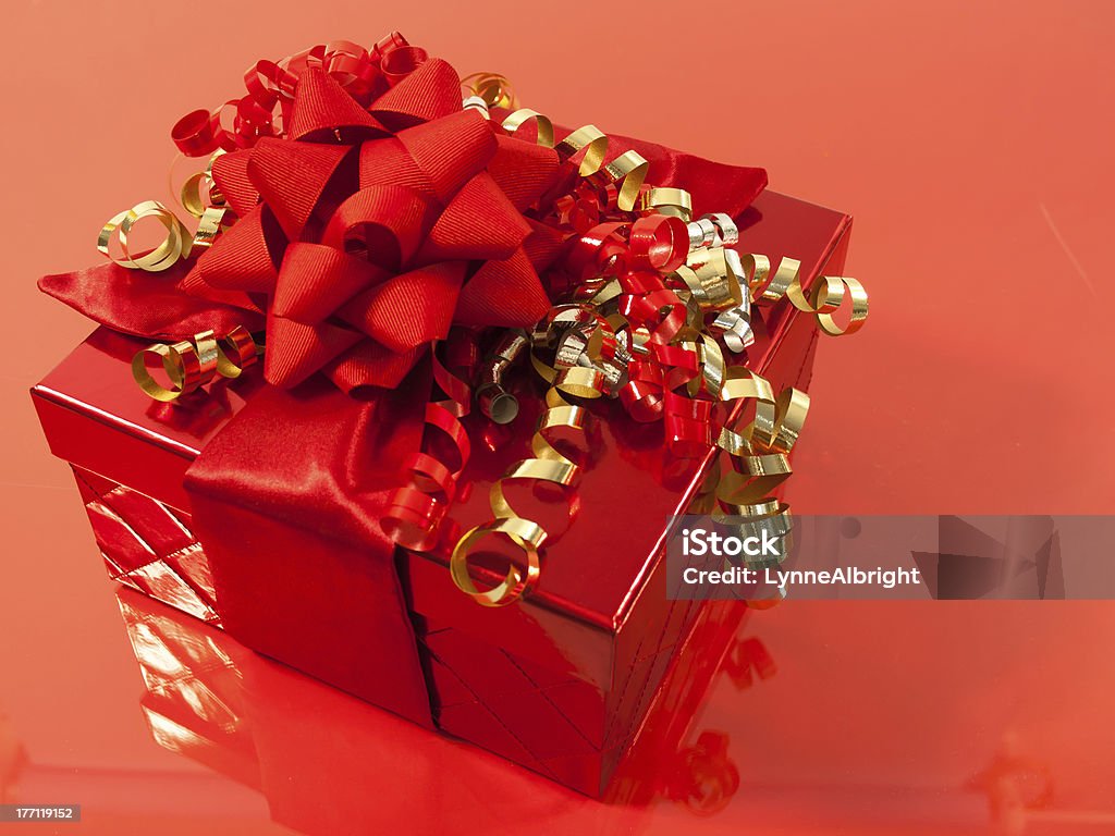 Caixa de presente vermelha festiva - Foto de stock de Comemoração - Evento royalty-free