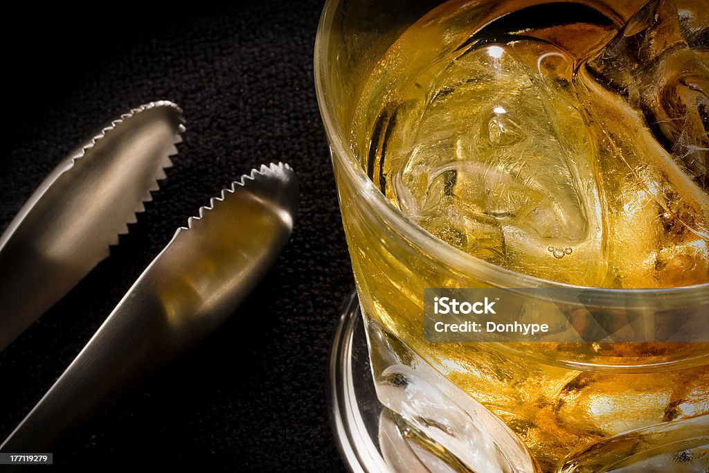 whisky con hielo - Foto de stock de Bebida alcohólica libre de derechos