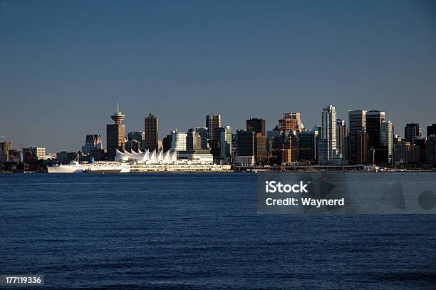 Skyline Di Vancouver - Fotografie stock e altre immagini di A forma di blocco - A forma di blocco, Affari, Ambientazione esterna