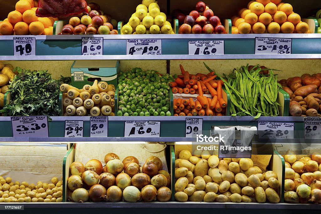 Mercado de frutas e legumes frescos - Foto de stock de Comida royalty-free