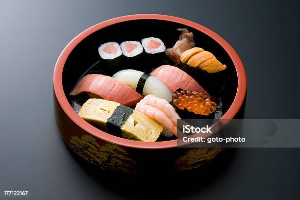 Sushi - zdjęcia stockowe i więcej obrazów Dostarczać - Dostarczać, Fotografika, Gotować