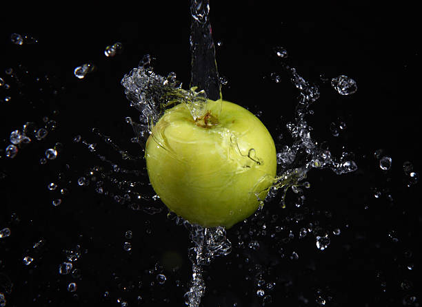 istock fresh water splash and green apple 177123221
