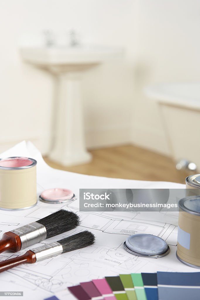 Ferramentas e materiais de decoração no banheiro - Foto de stock de Aberto royalty-free