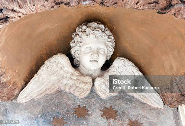 Winged Cherub Statue Stockfoto und mehr Bilder von Abstrakt - Abstrakt, Alt, Antike Kultur