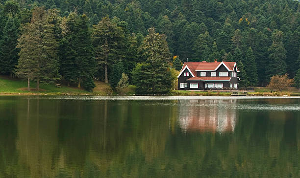 istock Beautiful Lake House 177125339