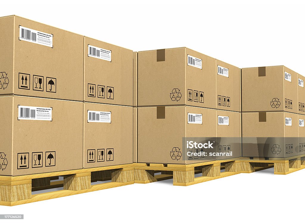 Pilhas de caixas de Papelão no transporte de paletes - Royalty-free Fundo Branco Foto de stock