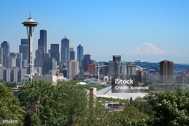 Tarjeta Postal Vista De La Ciudad De Seattle Foto de stock y más banco de imágenes de Azul - Azul, Cielo, Panorama urbano