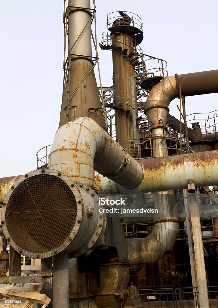 Alten Fabrik Pipes, Schlitze und Schornsteine - Lizenzfrei Alt Stock-Foto