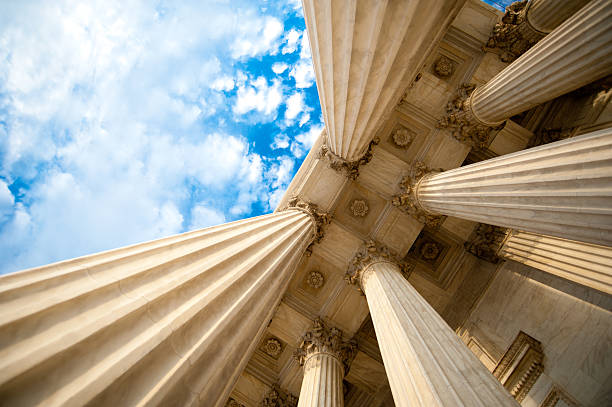 колонны-сша. верховный суд - law legal system column sky стоковые фото и изображения