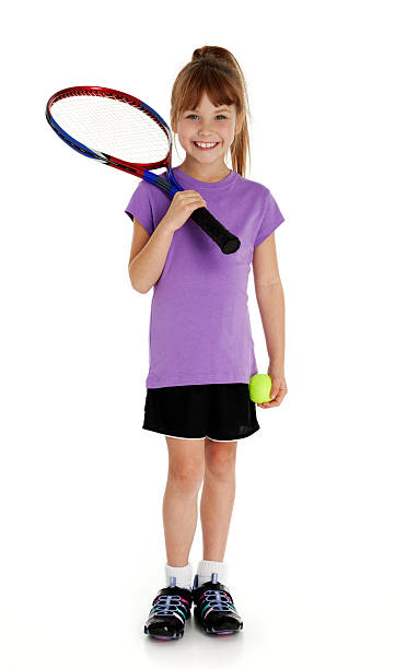ładny mały dziewczyna z tenisa - tennis ball tennis racket tennis vertical zdjęcia i obrazy z banku zdjęć