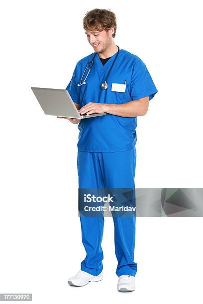 看護師と医師ラップトップで仕事する - ノートパソコンのストックフォトや画像を多数ご用意 - ノートパソコン, 看護士, 白背景