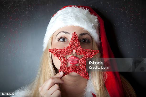 Piękna Dziewczyna Z Boże Narodzenie Ubrania I Gwiazda - zdjęcia stockowe i więcej obrazów Boże Narodzenie