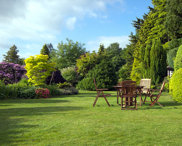 istock English garden 177133763
