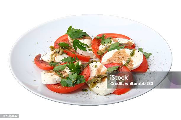 Mozzarella Mit Tomaten Stockfoto und mehr Bilder von Abnehmen - Abnehmen, Aufschlagen - Sport, Basilikum