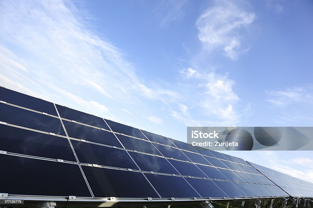 photovoltaic panneaux solaires avec espace pour copie - Photo de Affaires libre de droits