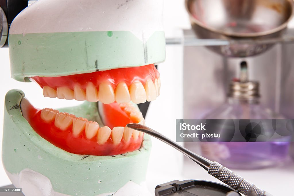 Стоматологическая лаборатории articulator и оборудование для denture - Стоковые фото Воск роялти-фри