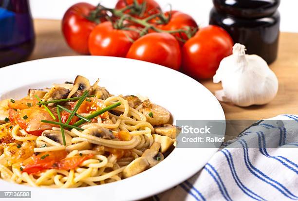 Massa Com Frutos Do Mar - Fotografias de stock e mais imagens de Cogumelo - Cogumelo, Cogumelo Comestível, Esparguete