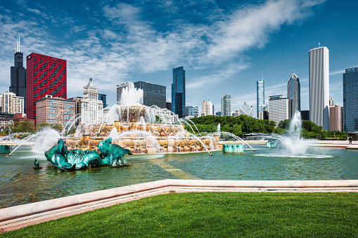 Buckingham Fountain in Grant Park, downtown Chicago, Illinois, USA