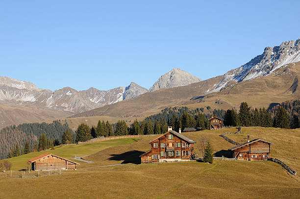 Drewniane domy w szwajcarskim Góry – zdjęcie