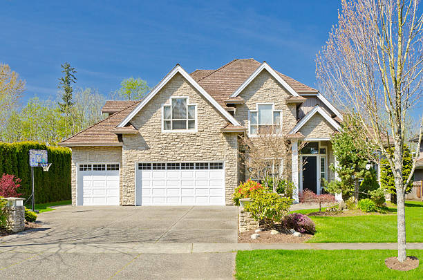 A large family home with garden and double garage "Luxury house at sunny day in Vancouver, Canada." detached house stock pictures, royalty-free photos & images