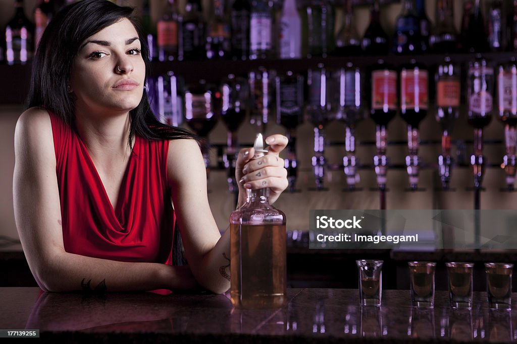 Barmaid - Foto de stock de Barman libre de derechos