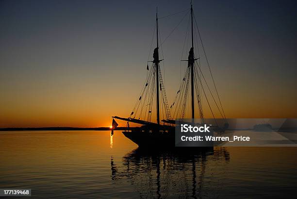 Стоять На Якоре Windjammer На Закате — стоковые фотографии и другие картинки Penobscot Bay - Penobscot Bay, Мэн, Атлантический океан