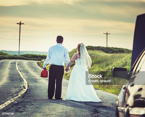 のガス - 結婚のストックフォトや画像を多数ご用意 - 結婚, 車の故障, 自動車