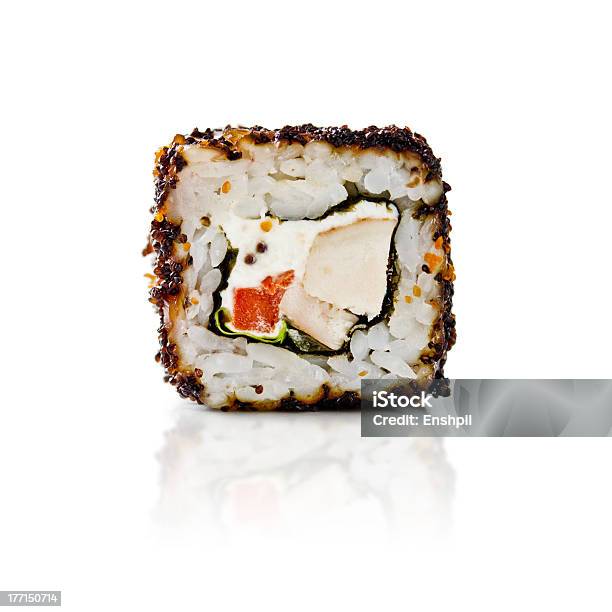 Photo libre de droit de Traditionnel Des Rouleaux De Sushi Japonais Sur Fond Blanc banque d'images et plus d'images libres de droit de Aliment